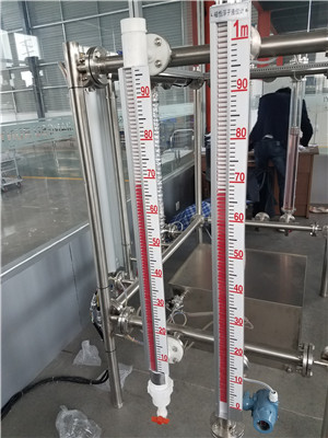 pp磁翻板液位計現場安裝使用圖